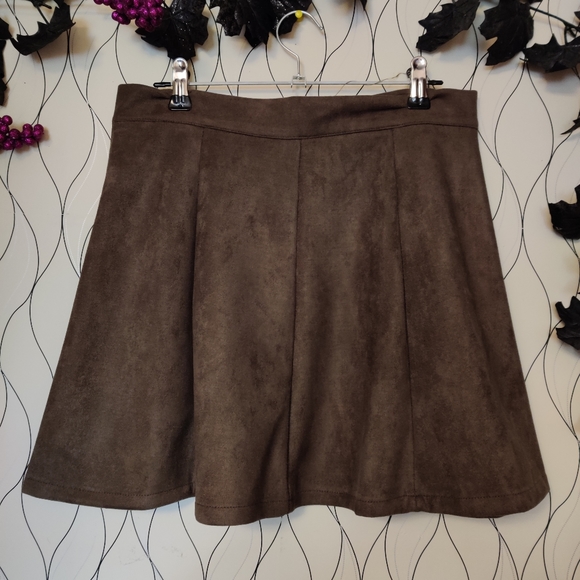 Olive green mini skirt - Picture 2 of 2